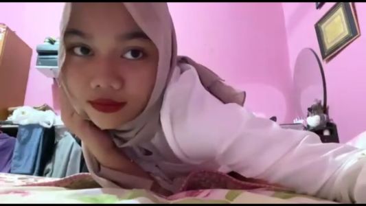 Bokep Hijab Indo Ukhti Sange Banget Ngirim Video Buat Mas Pacar